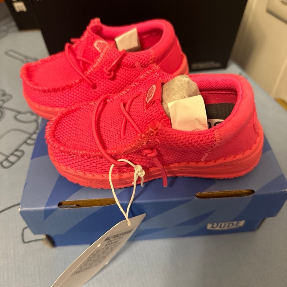 Toddler Hey Dudes shoes electric pink